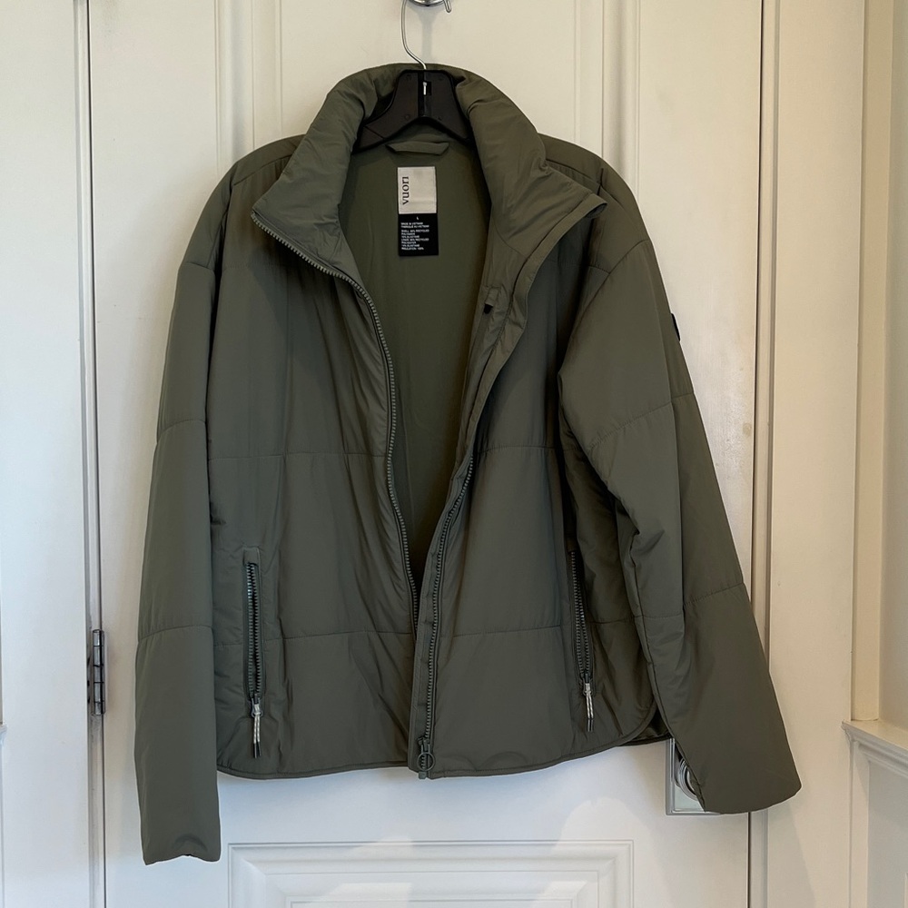 Vuori Women’s Canyon Olive Green Puffer Jacke